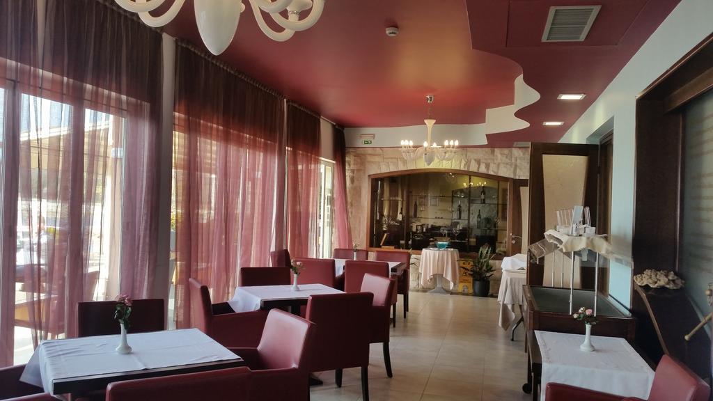 Hotel Zlatna Vala 우마그 외부 사진
