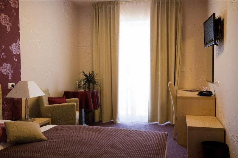 Hotel Zlatna Vala 우마그 외부 사진